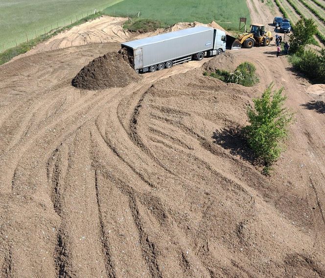 Nielegalne odpady na żwirowni w powiecie kolskim!